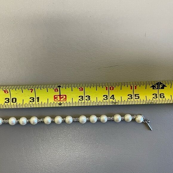 Faux pearl necklace - Picture 3 of 3